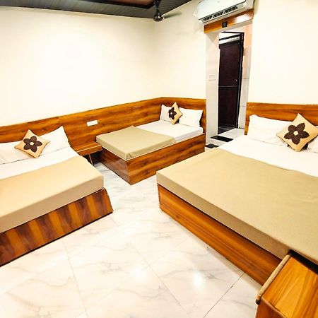 Hotel Om Palace Ujjain Bagian luar foto
