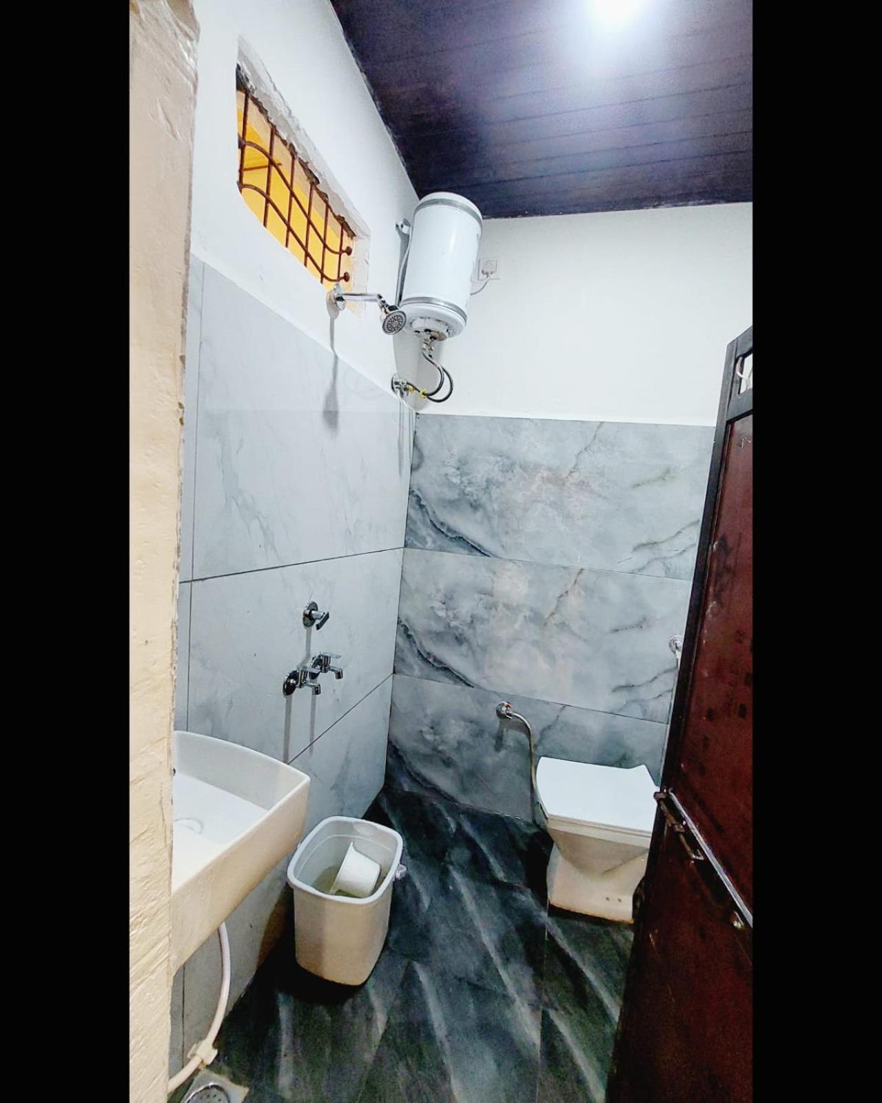 Hotel Om Palace Ujjain Bagian luar foto