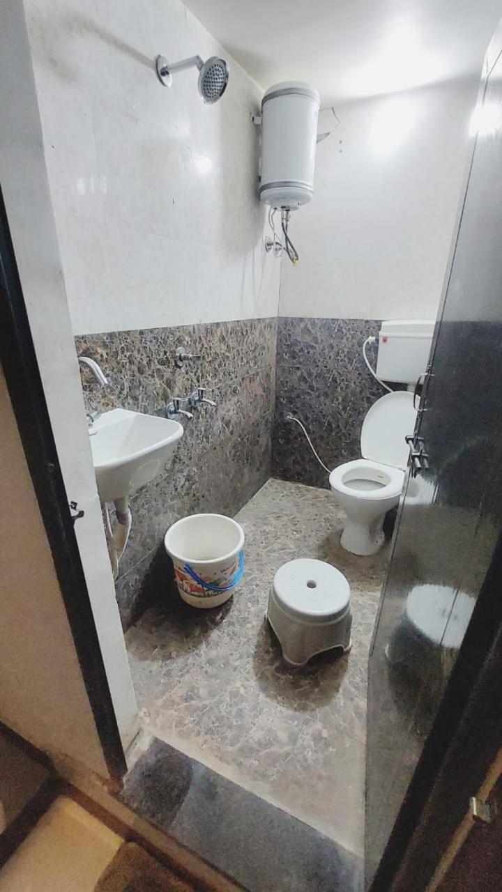 Hotel Om Palace Ujjain Bagian luar foto