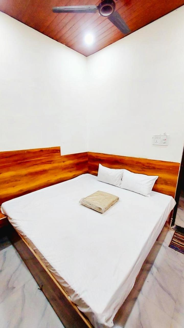 Hotel Om Palace Ujjain Bagian luar foto